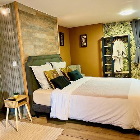 Le Manoir Des Haies Spa Les Champs-Géraux Exteriör bild