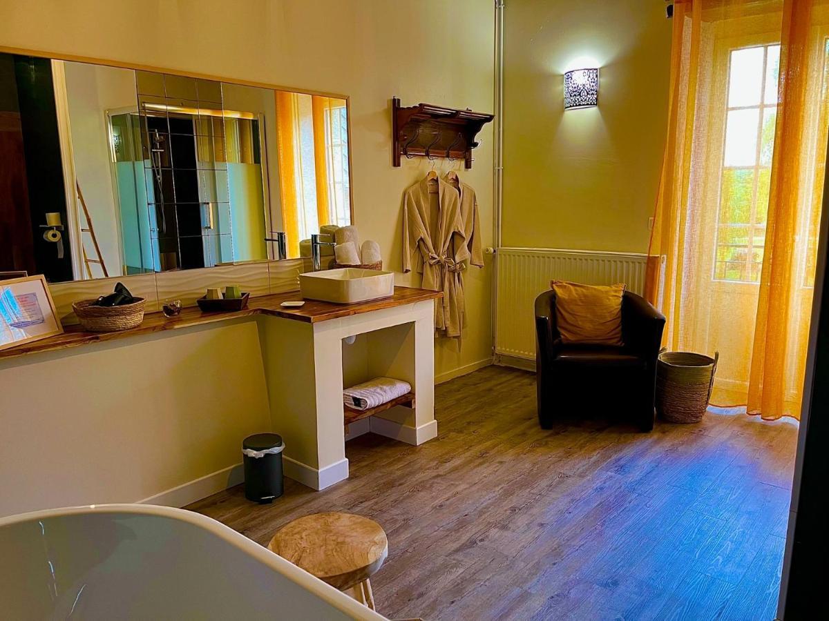 Le Manoir Des Haies Spa Les Champs-Géraux Exteriör bild