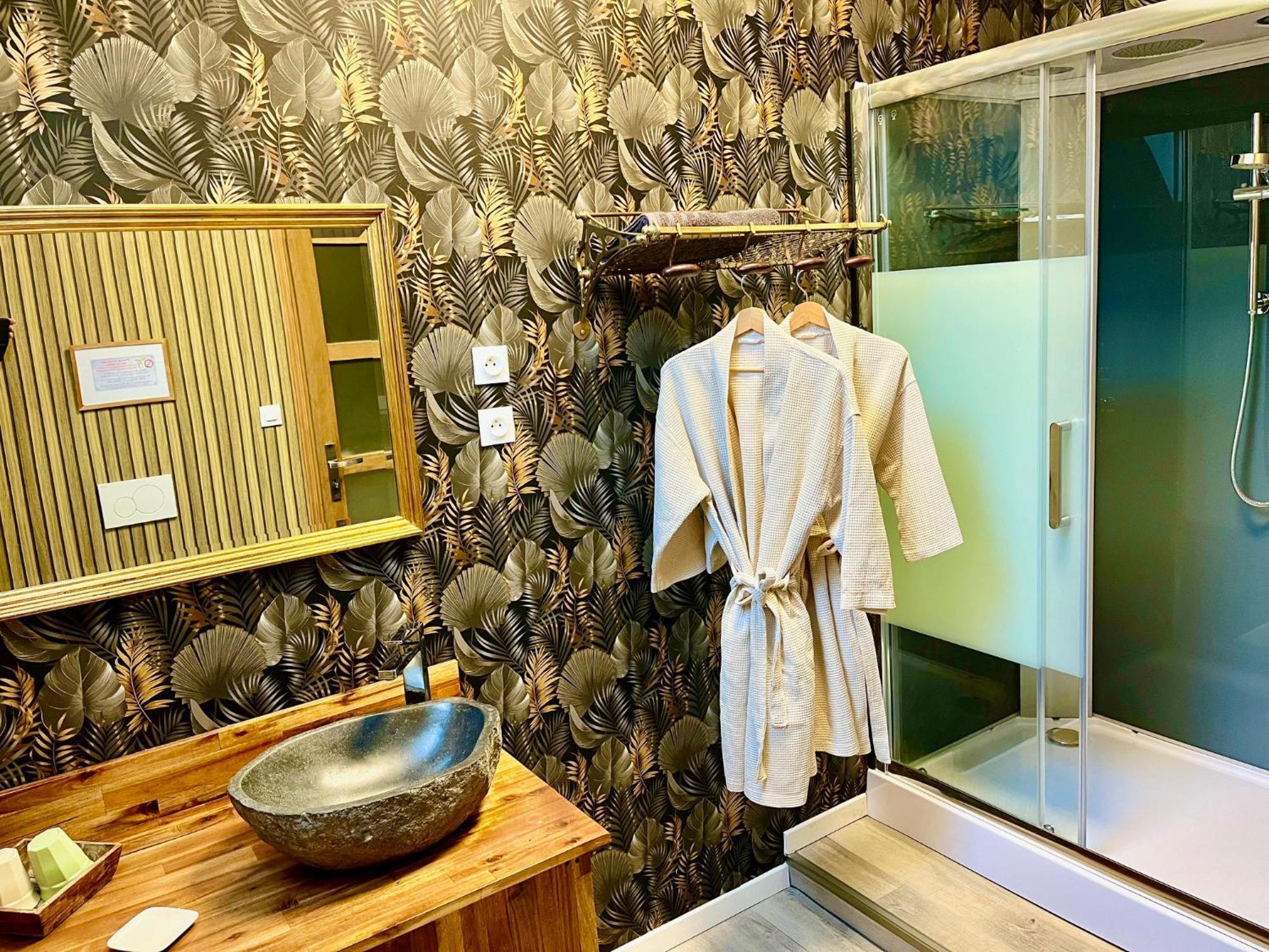 Le Manoir Des Haies Spa Les Champs-Géraux Exteriör bild